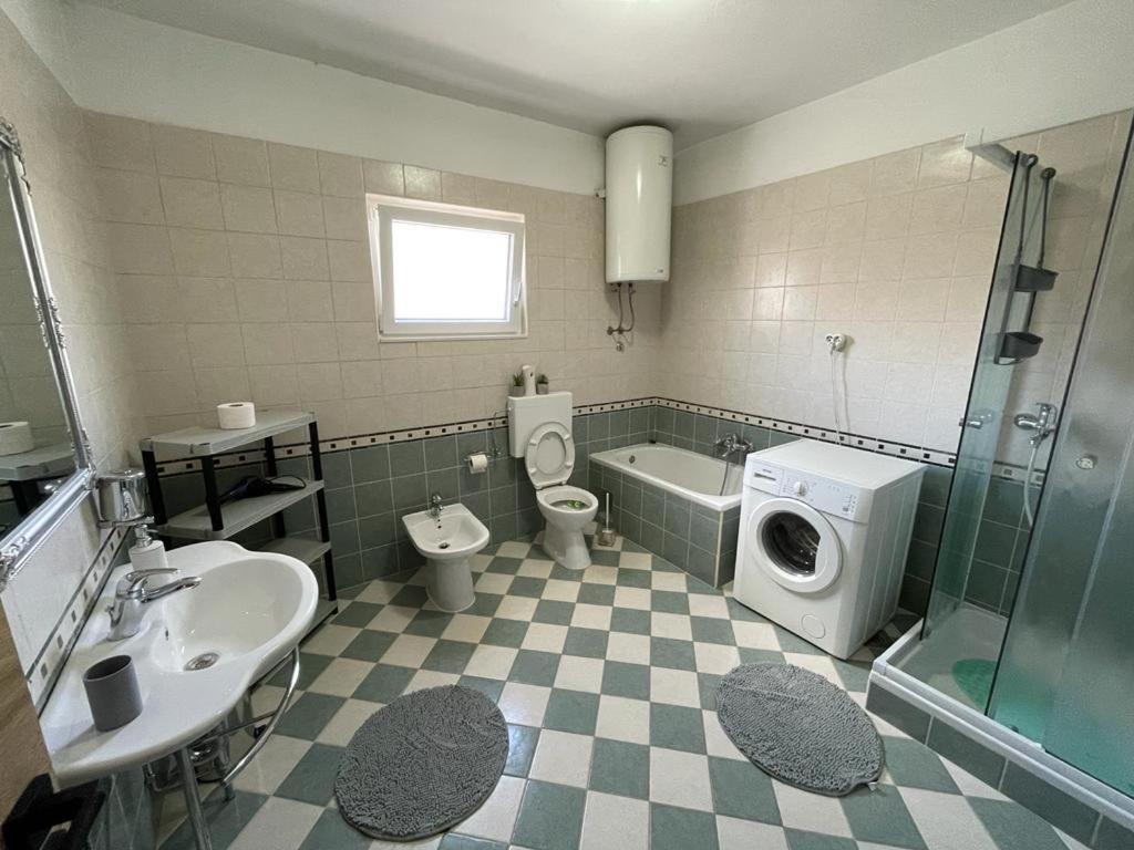Appartamento Apartman Kurtov Pakoštane Esterno foto