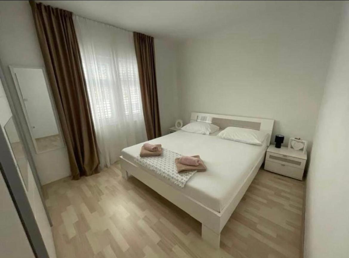 Appartamento Apartman Kurtov Pakoštane Esterno foto
