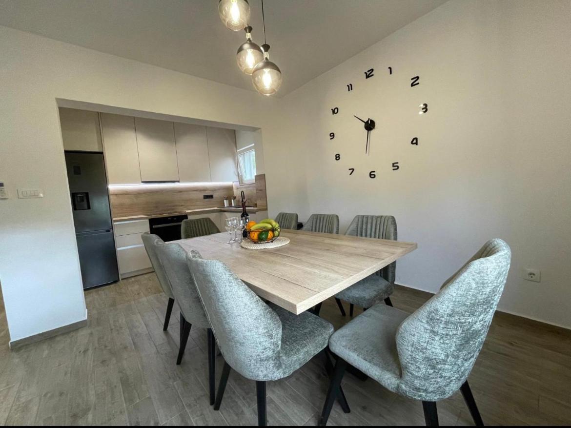 Appartamento Apartman Kurtov Pakoštane Esterno foto